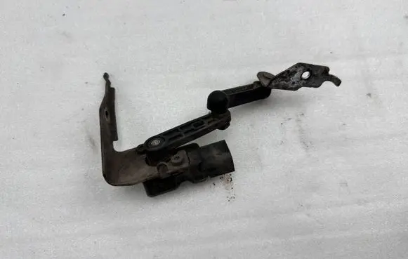 Volvo XC90 Rear air suspension level height sensor 31360331