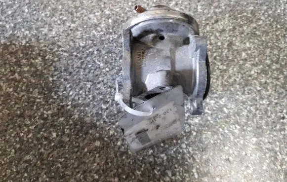 Volkswagen Fox EGR valve 045129637A