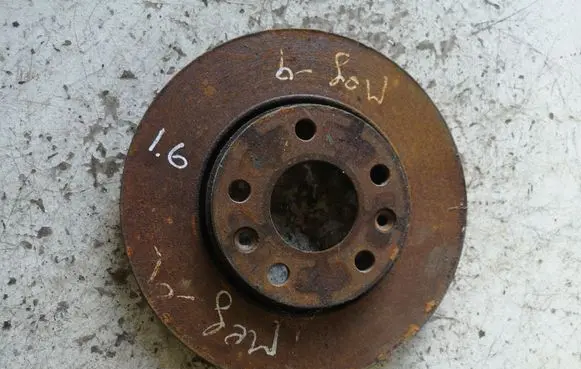 Renault Megane III Front brake disc
