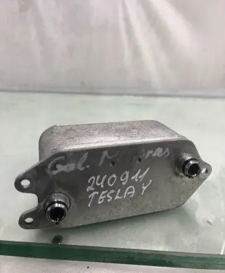 Tesla Model Y Oil filter mounting bracket 109621500c