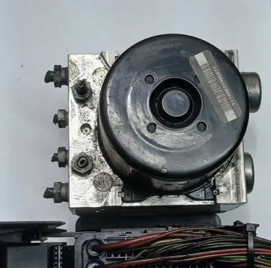 Mercedes-Benz S W221 ABS Pump A2215455232 A2214313312
