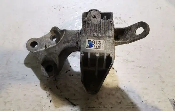 Chevrolet Cruze Engine mount bracket 13248548
