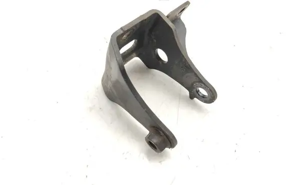 Toyota RAV 4 (XA30) Engine mounting bracket