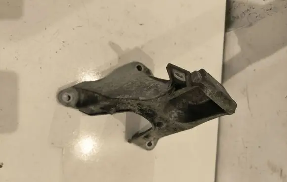 Audi A6 S6 C6 4F Engine mounting bracket 4F0199308F