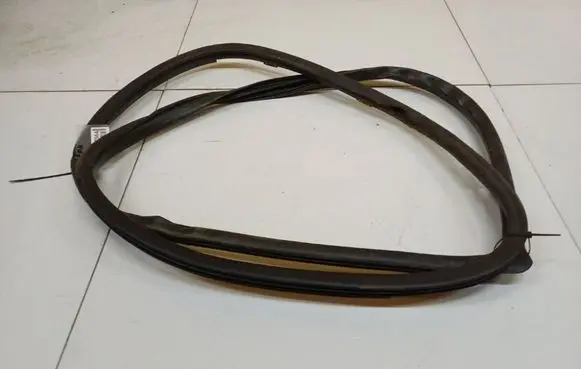 Toyota Corolla E120 E130 Rubber seal front coupe door 