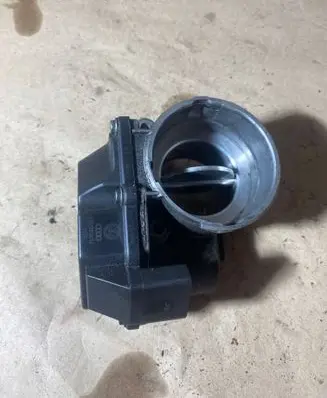 Volkswagen Golf Plus Throttle valve 03G128063A