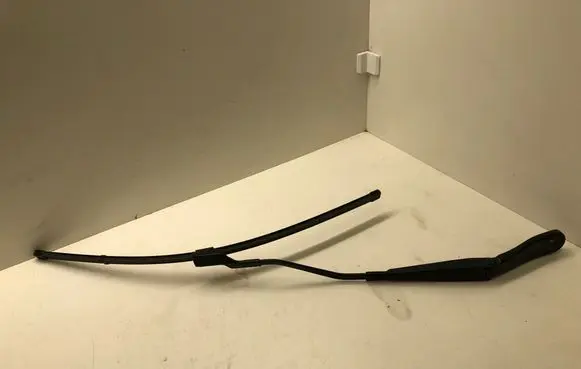 Front wiper blade arm