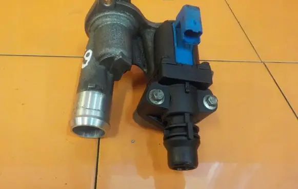 Volvo S60 Thermostat/thermostat housing BM5G9K478AA
