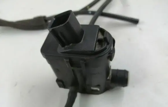 Hyundai Kona I Windscreen/windshield washer pump 985102J500