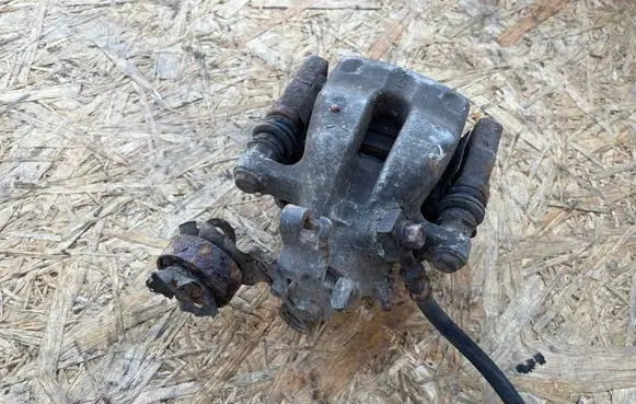 Opel Meriva A Rear brake caliper