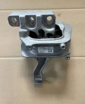Skoda Octavia Mk4 Engine mount bracket 5WA199262A