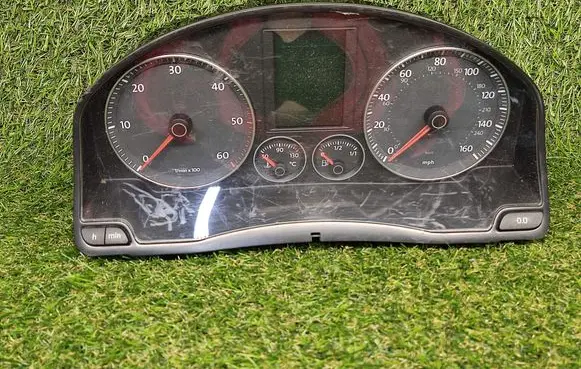 Volkswagen Golf Plus Speedometer (instrument cluster) 1K0920973B