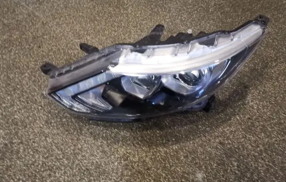 Nissan Qashqai Headlight/headlamp