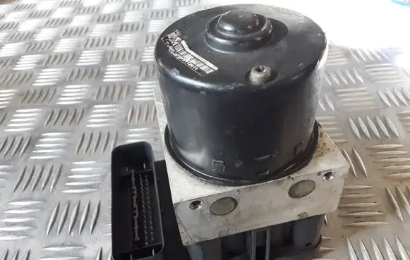 Volkswagen Golf IV ABS Pump 1C0907379C 10096003113 1J0614117E