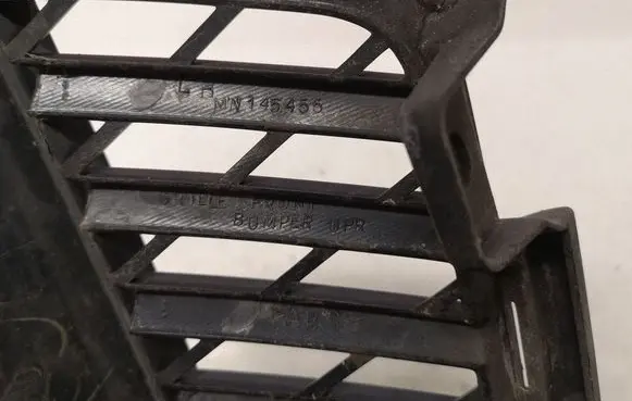 Mitsubishi Grandis Front bumper upper radiator grill MN145455