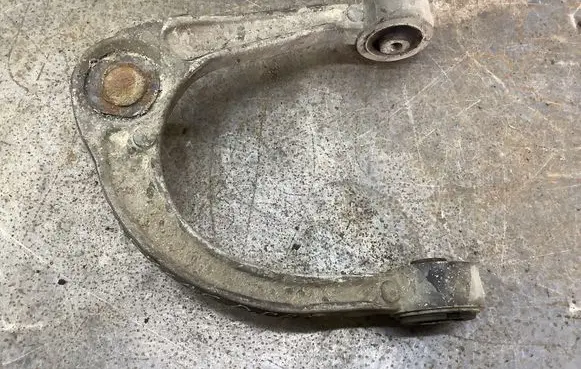 Front lower control arm/wishbone
