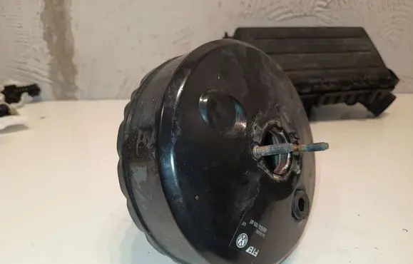 Skoda Fabia Mk1 (6Y) Brake booster 6Q1614105AF