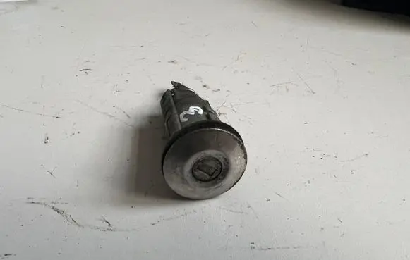 Mitsubishi Colt Front door lock (next to the handle) 