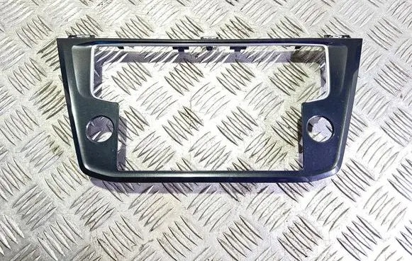 Volkswagen Tiguan Radio/GPS head unit trim 5NA858071C 5NA858069C