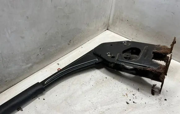 Renault Master II Hand brake release handle 