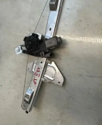 Citroen C3 Front door lock 213