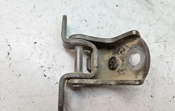 Nissan Note (E11) Rear door upper hinge
