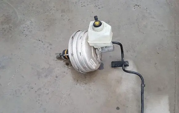 BMW X3 E83 Brake booster