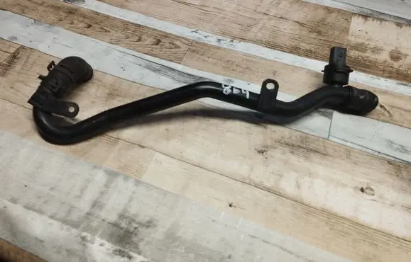 Volkswagen PASSAT B6 Engine coolant pipe/hose 5N0121065