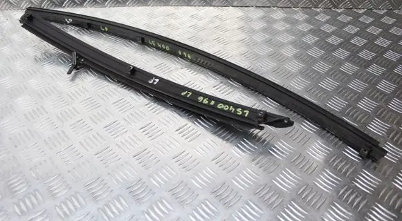 Lexus LS 400 Front door windshield rail 