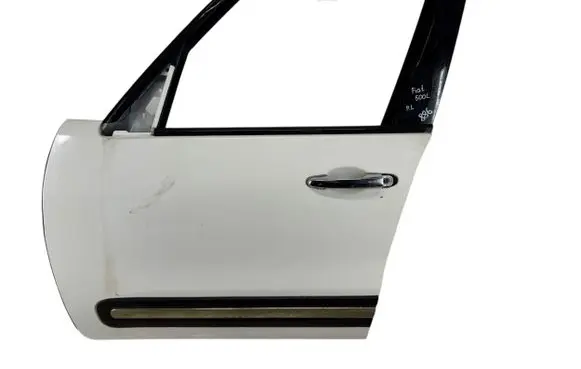 Fiat 500L Front door