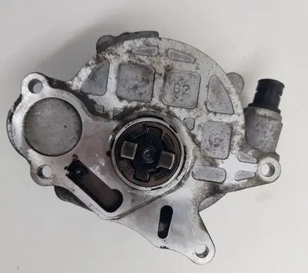 Skoda Yeti (5L) Vacuum pump 03L145100