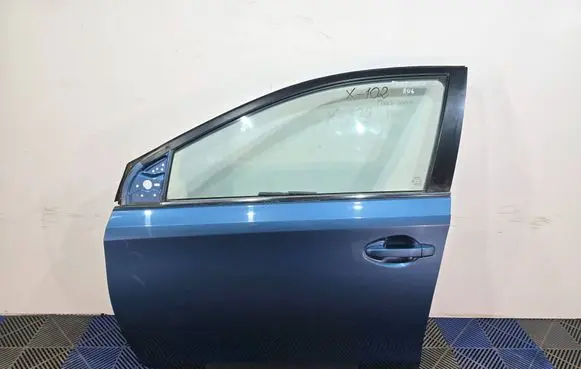 Toyota Auris E180 Front door 