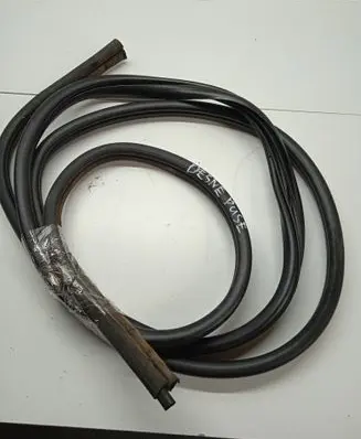 Renault Trafic II (X83) Front door rubber seal TRAFIC2010M