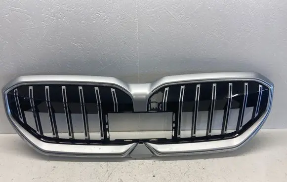 BMW 5 G60 G61 Front bumper upper radiator grill 8084683 8084674 5A185A7