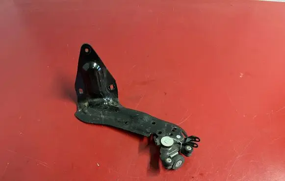 Chrysler Town u0026 Country V Sliding door lower roller guide/hinge 3E232V 921AG 3E232V921AG