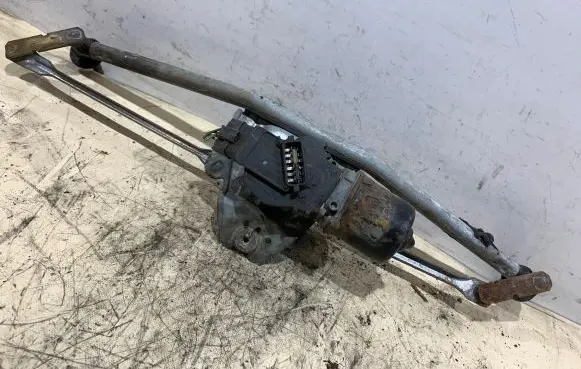 Renault Kangoo I Front wiper linkage and motor