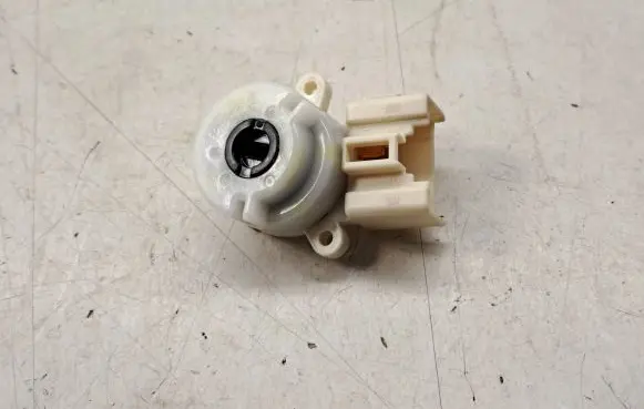 Toyota Avensis T270 Ignition lock contact 8445012200