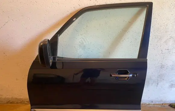 Mitsubishi Pajero Front door