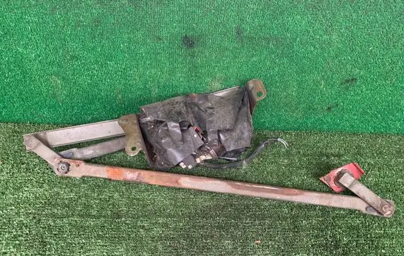Daewoo Polonez Front wiper linkage and motor