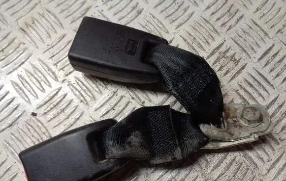 Mazda 2 Middle seatbelt buckle (rear) T86232B T20155B