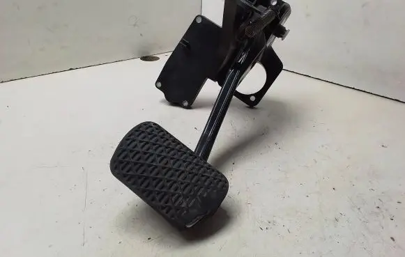 Mercedes-Benz B W245 Brake pedal 4010049A
