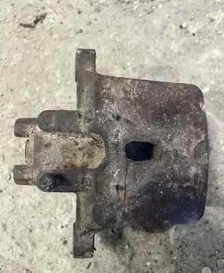 Mitsubishi Pajero Rear brake caliper