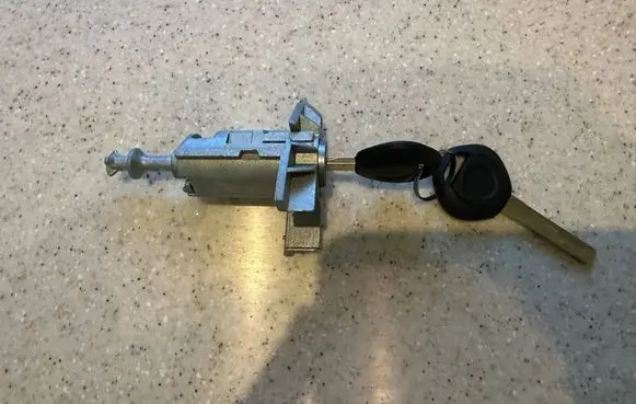 BMW X5 E53 Front door lock (next to the handle) 