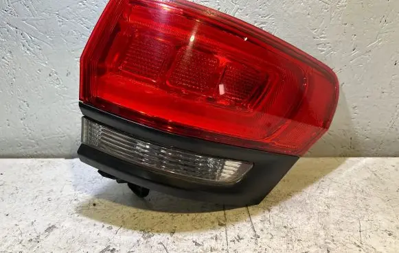 Jeep Grand Cherokee Rear/tail lights 68110016AB 021513S F00HTC402600