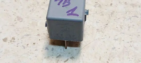 Mercedes-Benz A W169 Other relay A0025422619 V23134J52X361