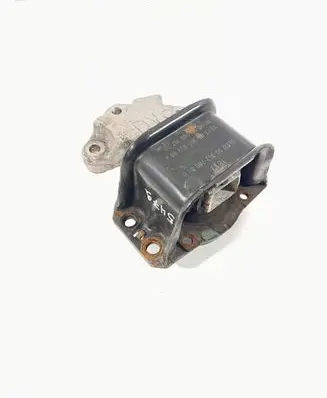 Peugeot 3008 I Engine mount bracket 9636270080B 9646583980 9676819780