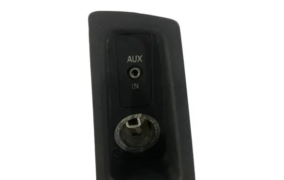 BMW 1 E81 E87 AUX in-socket connector 9110412 51169110412 6930561