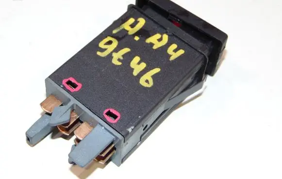 Audi A4 S4 B5 8D Hazard light switch 3B0953235B