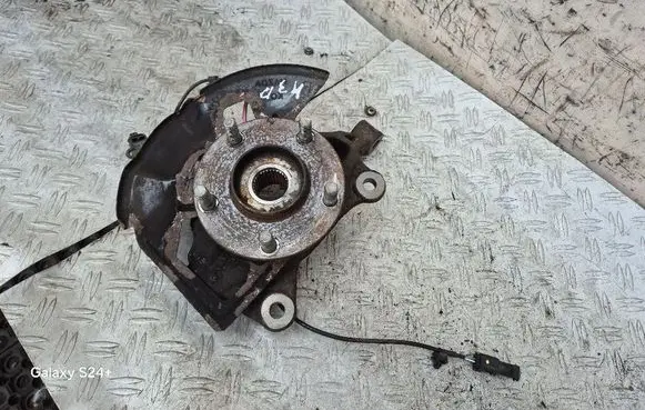 Mazda 3 III Front wheel hub 70XK1900