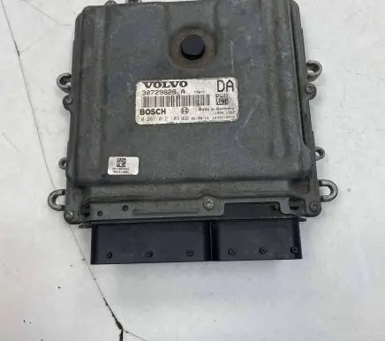 Volvo V70 Engine control unit/module 30729826 1039S12418 0281012103